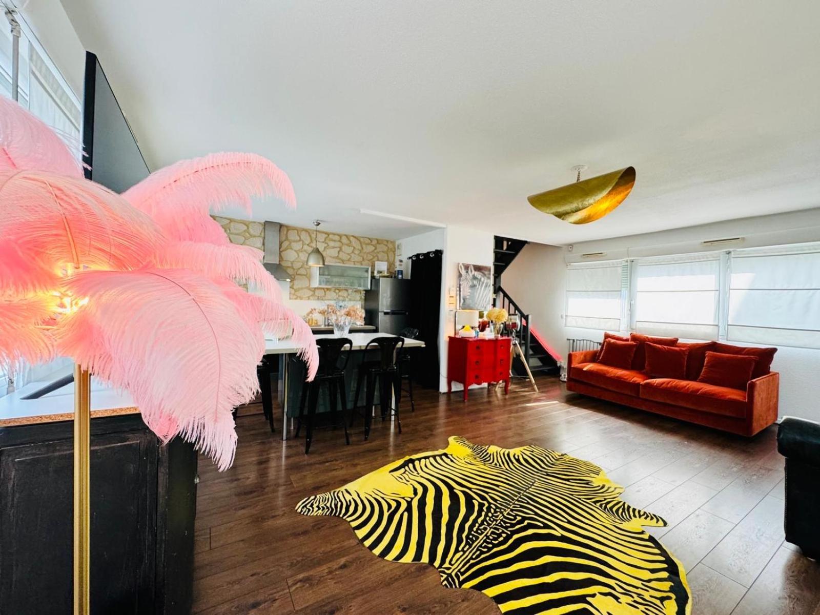 Appartamento Loft Atypique13Om2-Salon De 40M2, Rooftop Et Patio Couvert Dep Tardif 13H-Pkg Gratuit Prive Sur Place Bordeaux