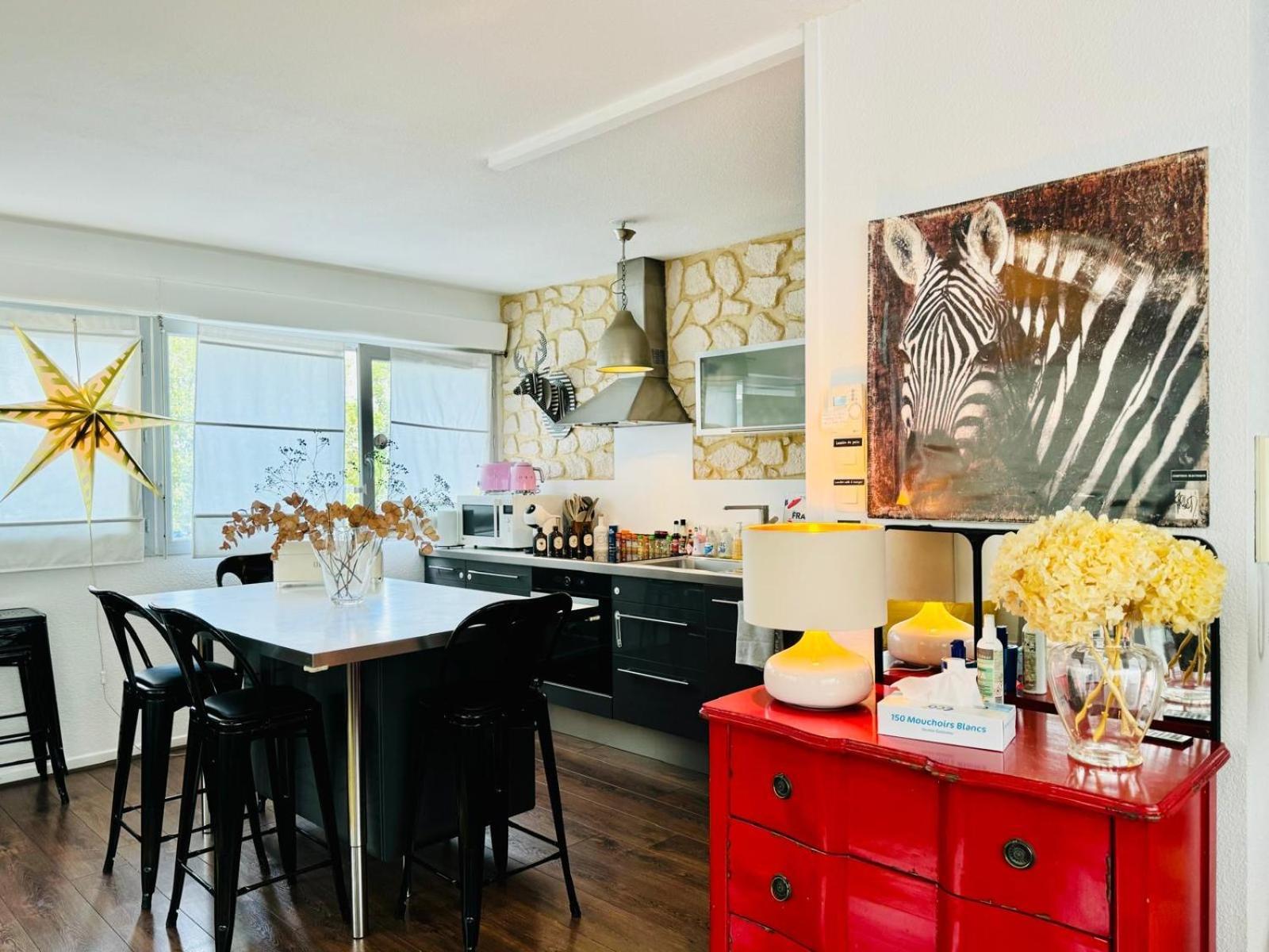 Loft Atypique13Om2-Salon De 40M2, Rooftop Et Patio Couvert Dep Tardif 13H-Pkg Gratuit Prive Sur Place