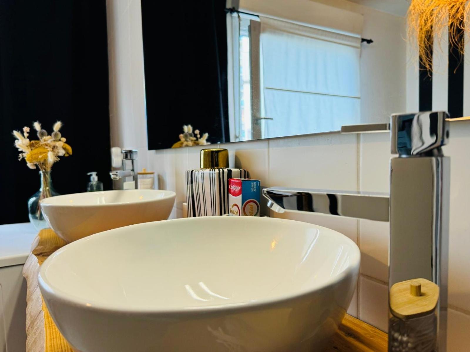 Loft Atypique13Om2-Salon De 40M2, Rooftop Et Patio Couvert Dep Tardif 13H-Pkg Gratuit Prive Sur Place