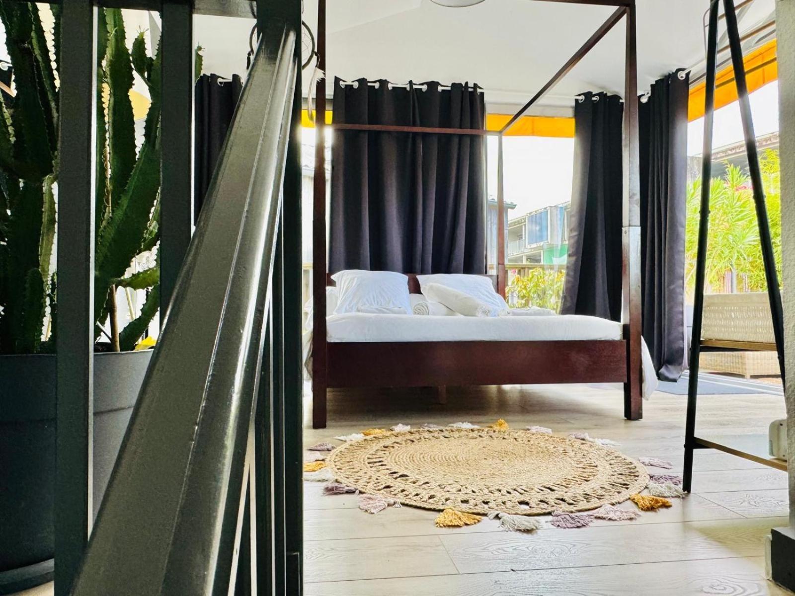 Loft Atypique13Om2-Salon De 40M2, Rooftop Et Patio Couvert Dep Tardif 13H-Pkg Gratuit Prive Sur Place Appartamento