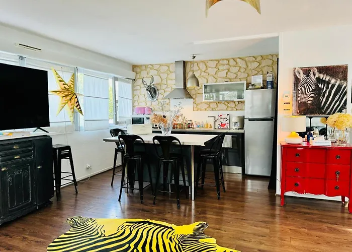 Loft Atypique13Om2-Salon De 40M2, Rooftop Et Patio Couvert Dep Tardif 13H-Pkg Gratuit Prive Sur Place