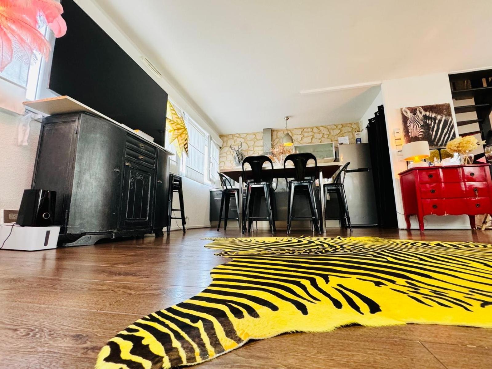 Loft Atypique13Om2-Salon De 40M2, Rooftop Et Patio Couvert Dep Tardif 13H-Pkg Gratuit Prive Sur Place Appartement Bordeaux