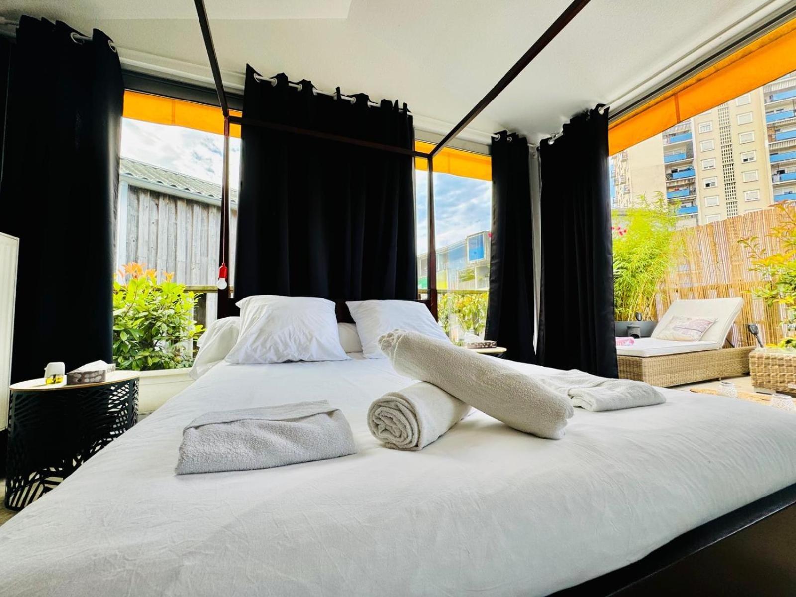 Loft Atypique13Om2-Salon De 40M2, Rooftop Et Patio Couvert Dep Tardif 13H-Pkg Gratuit Prive Sur Place Appartement *